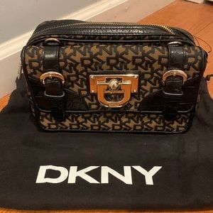 DKNY crossbody bag (brand new)